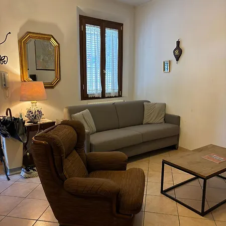 Апартаменты Via Di Roma 4 *